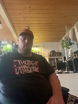 Snapshot of YoursxTruly chatting on 01.15.26 YoursxTruly online show from 01.15.26