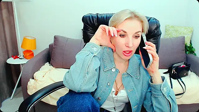 Snapshot of Hanna--Sweet chatting on 04.30.26 Hanna--Sweet online show from 04.30.26