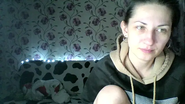 Snapshot of nika_smily chatting on 12.13.25 nika smily online show from 12.13.25