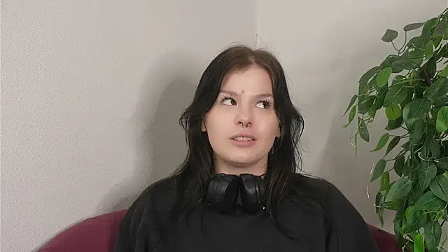 LesleyManire online show from 12.17.25