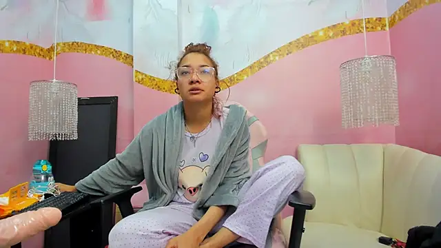 Snapshot of Jadde_Greyy_ chatting on 04.19.26 Jadde Greyy online show from 04.19.26