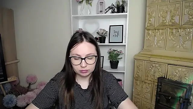 Snapshot of LiliaErmi chatting on 06.14.26 LiliaErmi online show from 06.14.26
