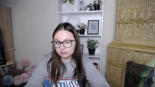 Snapshot of LiliaErmi chatting on 06.15.26 LiliaErmi online show from 06.15.26