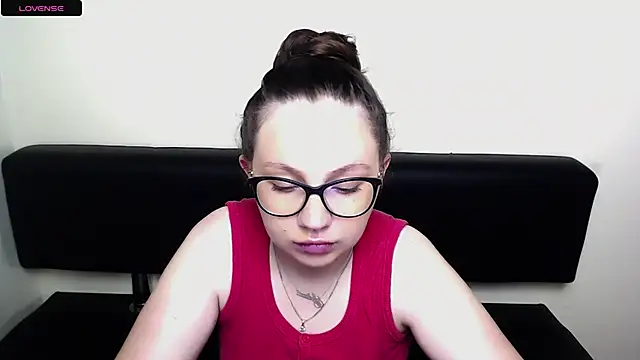 Snapshot of LiliaErmi chatting on 06.26.26 LiliaErmi online show from 06.26.26