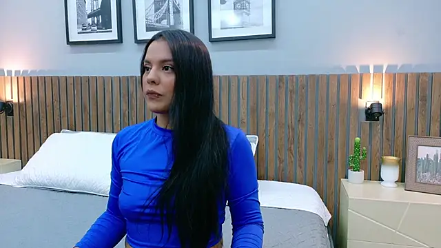 Mia Bellefort online show from 02.02.26