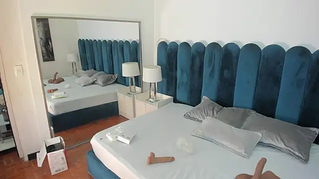 Scarlett  Noir online show from 04.14.26