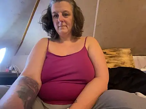 MommaBear5676 online show from 12.15.25