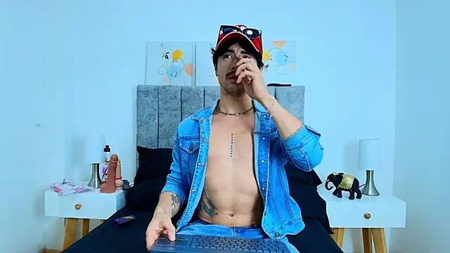 Snapshot of Ethan_Briggs chatting on 01.06.26 Ethan Briggs online show from 01.06.26