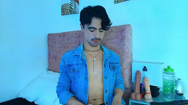 Snapshot of Ethan_Briggs chatting on 01.14.26 Ethan Briggs online show from 01.14.26