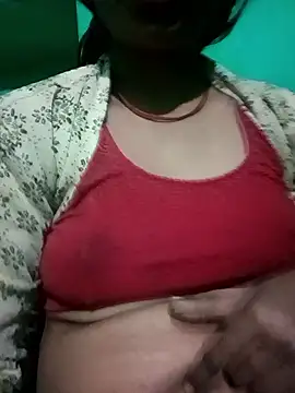 Snapshot of Arti_hot44A chatting on 12.22.25 Arti hot44A online show from 12.22.25