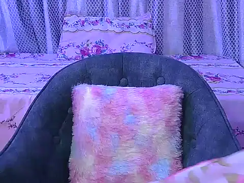 Snapshot of hey-pinky chatting on 02.05.26 hey-pinky online show from 02.05.26