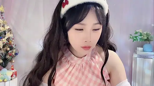 Snapshot of Pinkgirl520 chatting on 12.21.25 Pinkgirl520 online show from 12.21.25