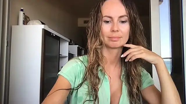Snapshot of LeMilf chatting on 06.15.26 LeMilf online show from 06.15.26