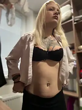 TeaseKitten- online show from 12.18.25