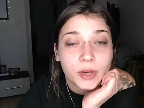 Snapshot of AlienforTwenty chatting on 12.19.25 AlienforTwenty online show from 12.19.25