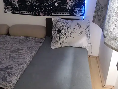 Snapshot of AlienforTwenty chatting on 01.12.26 AlienforTwenty online show from 01.12.26