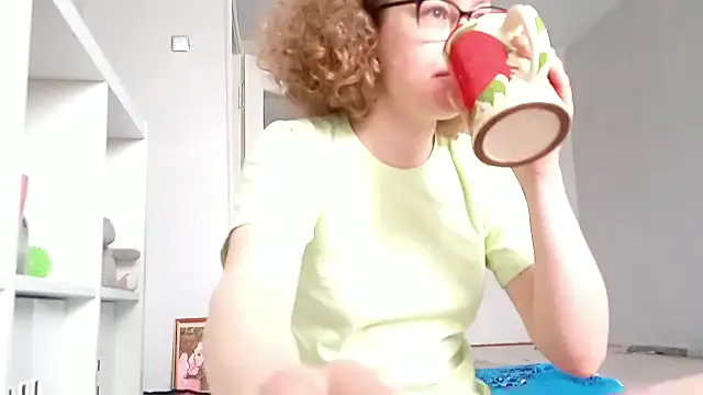 Snapshot of Alice_newhome chatting on 04.28.26 Alice newhome online show from 04.28.26