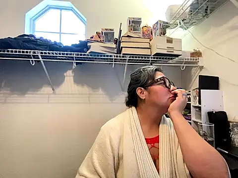 BettyWhispers online show from 12.21.25