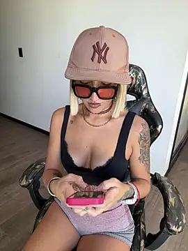 Snapshot of lolalatinaa chatting on 02.20.26 lolalatinaa online show from 02.20.26