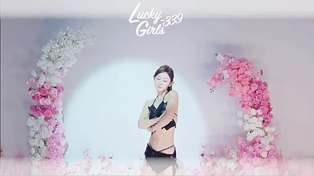 Snapshot of Luckygirls-339 chatting on 05.24.26 Luckygirls-339 online show from 05.24.26