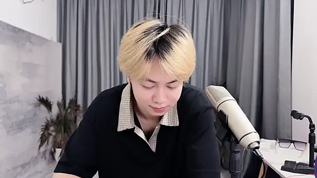 Snapshot of hafabva chatting on 06.19.26 hafabva online show from 06.19.26