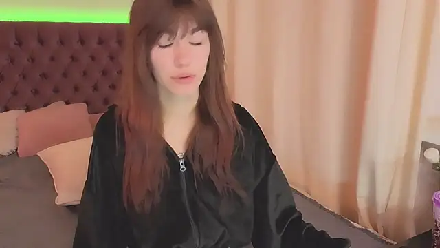 Snapshot of MilanaHotts chatting on 06.15.26 MilanaHotts online show from 06.15.26