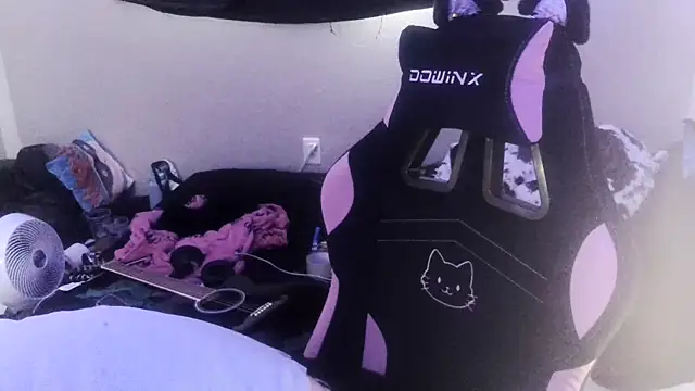 Snapshot of rubygloom chatting on 01.08.26 rubygloom online show from 01.08.26