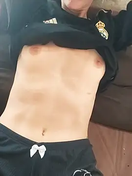 Snapshot of BranquinhaDLC chatting on 04.16.26 BranquinhaDLC online show from 04.16.26