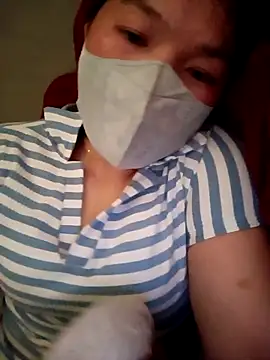 Snapshot of May-Ne chatting on 02.16.26 May-Ne online show from 02.16.26