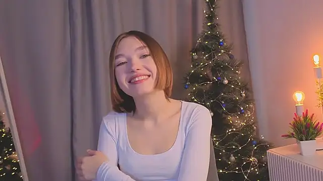 Snapshot of Leyla_crsh chatting on 12.18.25 Leyla crsh online show from 12.18.25