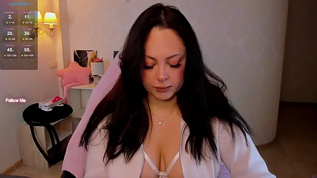 Snapshot of AlbaLimory chatting on 02.24.26 AlbaLimory online show from 02.24.26