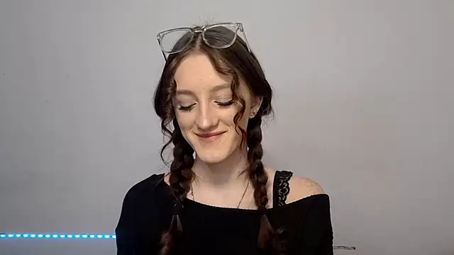 Snapshot of LisaBoddy chatting on 01.08.26 LisaBoddy online show from 01.08.26