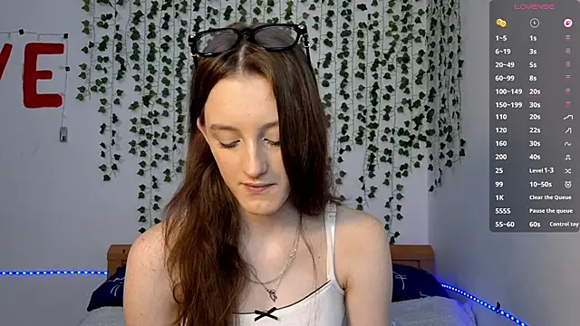 Snapshot of LisaBoddy chatting on 04.21.26 LisaBoddy online show from 04.21.26