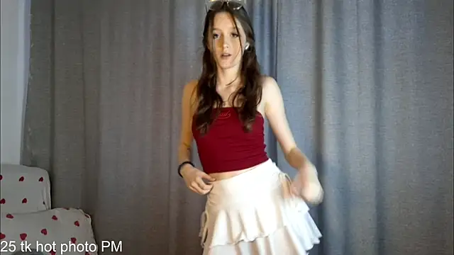 Snapshot of LisaBoddy chatting on 05.27.26 LisaBoddy online show from 05.27.26