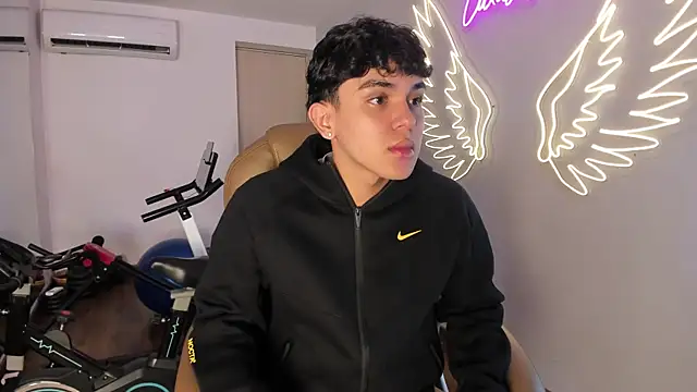  TaylorBlack online show from 04.05.26