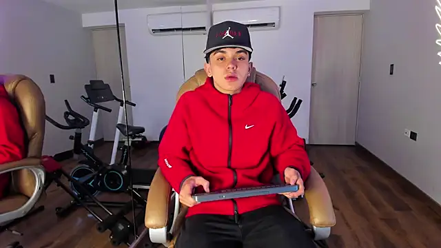  TaylorBlack online show from 04.12.26