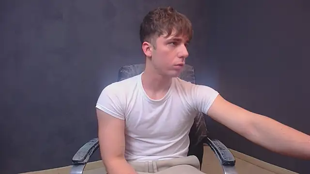 Snapshot of KellenWest chatting on 12.17.25 KellenWest online show from 12.17.25