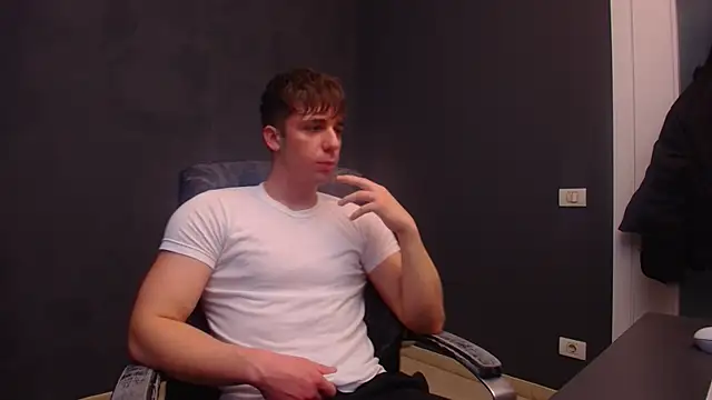 Snapshot of KellenWest chatting on 12.18.25 KellenWest online show from 12.18.25