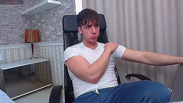 Snapshot of KellenWest chatting on 01.14.26 KellenWest online show from 01.14.26