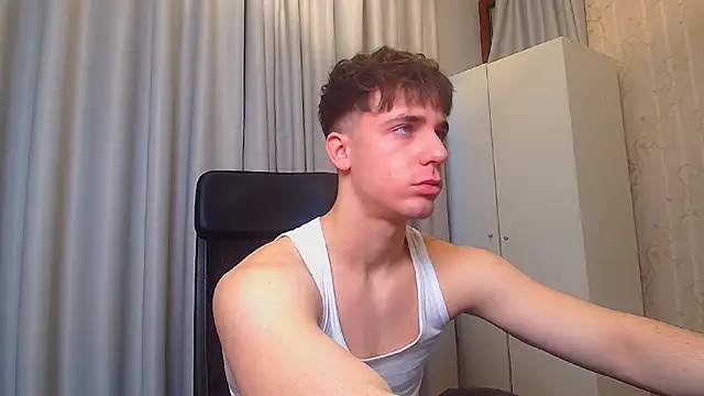 Snapshot of KellenWest chatting on 02.18.26 KellenWest online show from 02.18.26