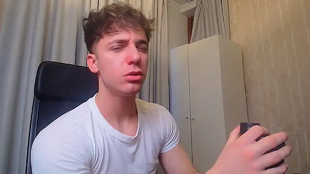 Snapshot of KellenWest chatting on 02.22.26 KellenWest online show from 02.22.26