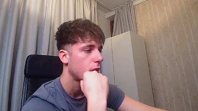 Snapshot of KellenWest chatting on 02.24.26 KellenWest online show from 02.24.26