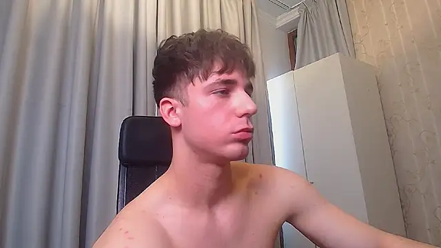 Snapshot of KellenWest chatting on 03.02.26 KellenWest online show from 03.02.26