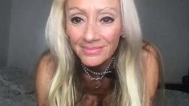Snapshot of siennadiamond chatting on 05.18.26 siennadiamond online show from 05.18.26