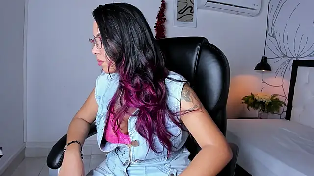 isa valverde online show from 12.18.25