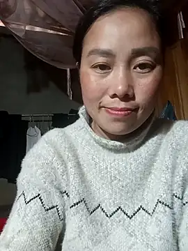 Snapshot of Chloe-ee chatting on 12.19.25 Chloe-ee online show from 12.19.25