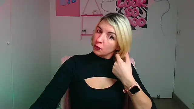 Snapshot of Lana_Foxyy chatting on 12.21.25 Lana Foxyy online show from 12.21.25