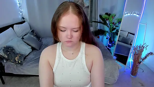 Snapshot of Yennefer__ chatting on 01.12.26 Yennefer online show from 01.12.26