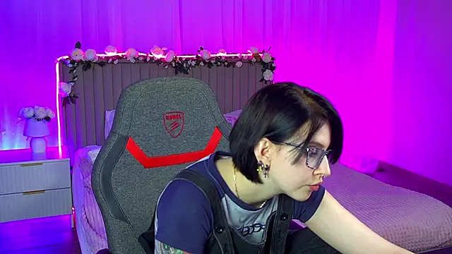 Snapshot of ElenaSomerhalder chatting on 01.07.26 ElenaSomerhalder online show from 01.07.26