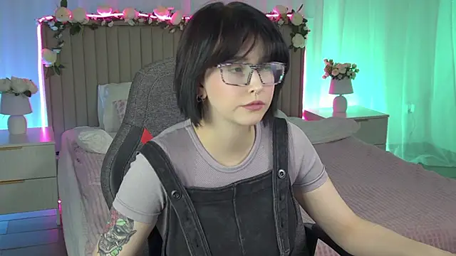 Snapshot of ElenaSomerhalder chatting on 01.13.26 ElenaSomerhalder online show from 01.13.26